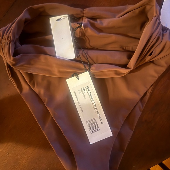 MAGDA BUTRYM
NEW High-rise ruched bikini bottoms size 42/8 - Picture 5 of 5